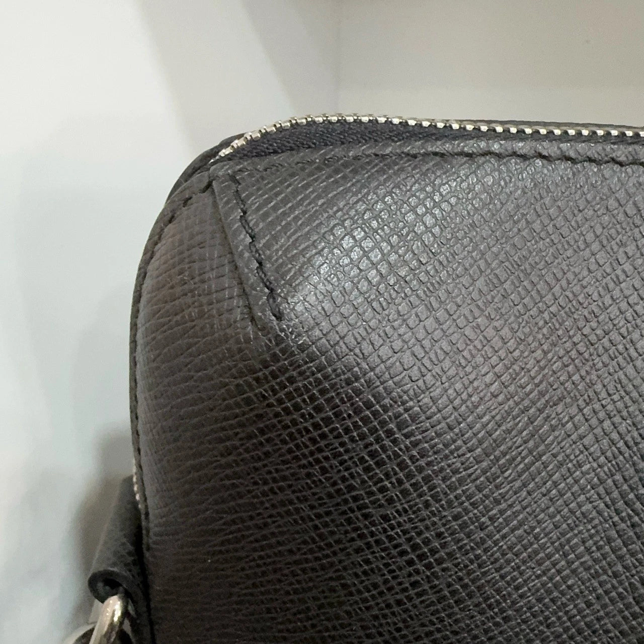 Louis Vuitton Black Taiga Leather Vertical Briefcase Handbag Crossbody Women