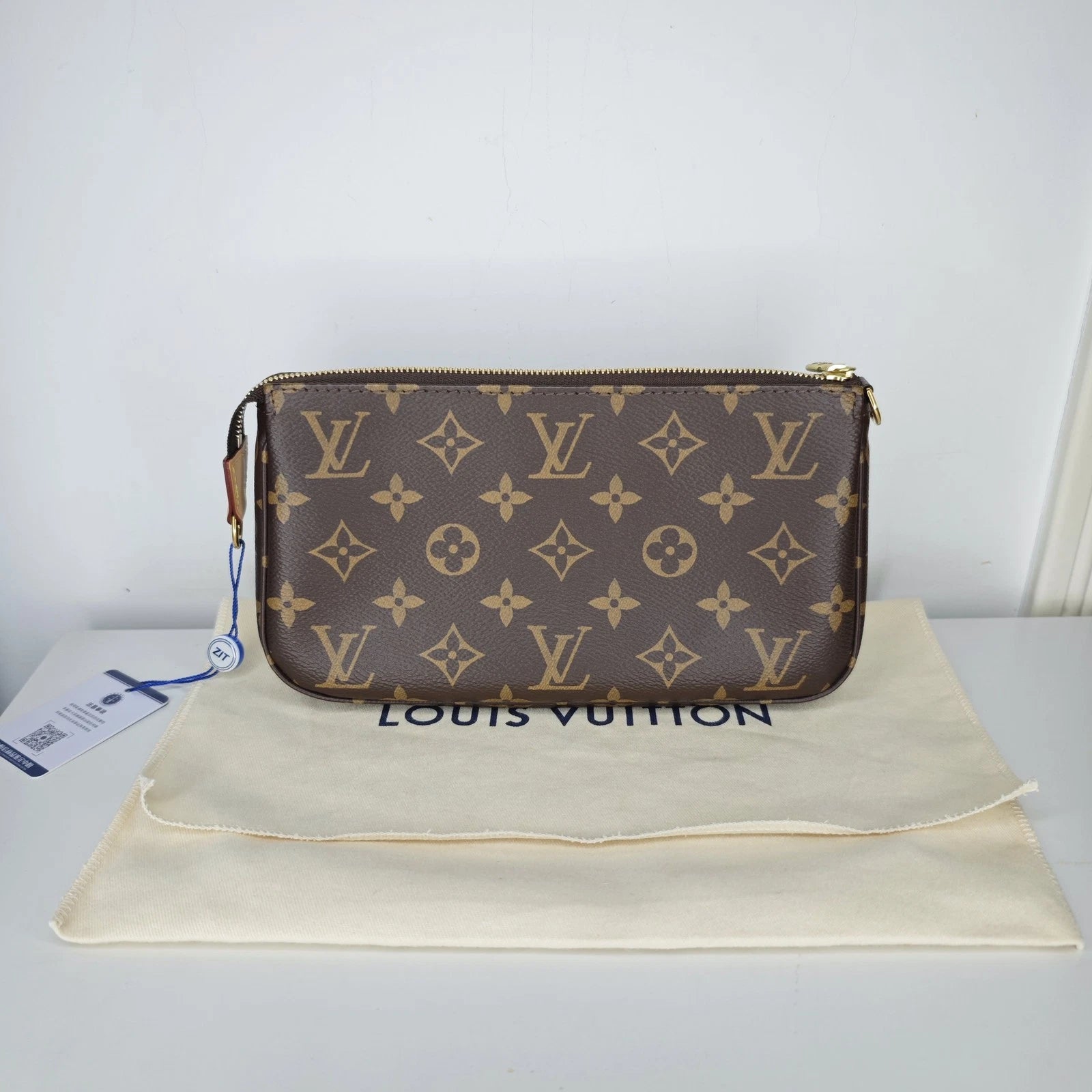 Louis Vuitton Pochette Accessoires Monogram Canvas Shoulder Bag Excellent