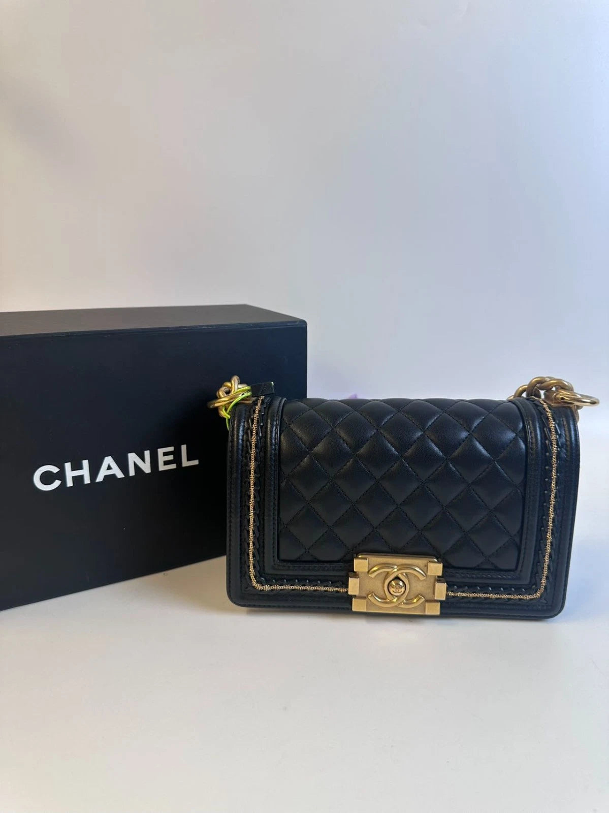 SJ0001 Chanel Boy Chanel Handbag (Le Boy) in Black Lambskin