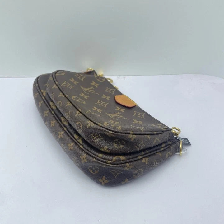 Louis Vuitton Monogram Canvas 5-in-1 Crossbody Chain Bag For Women