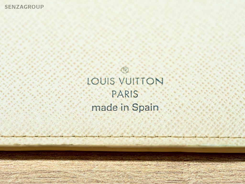 Louis Vuitton White Damier  All round zip Wallet