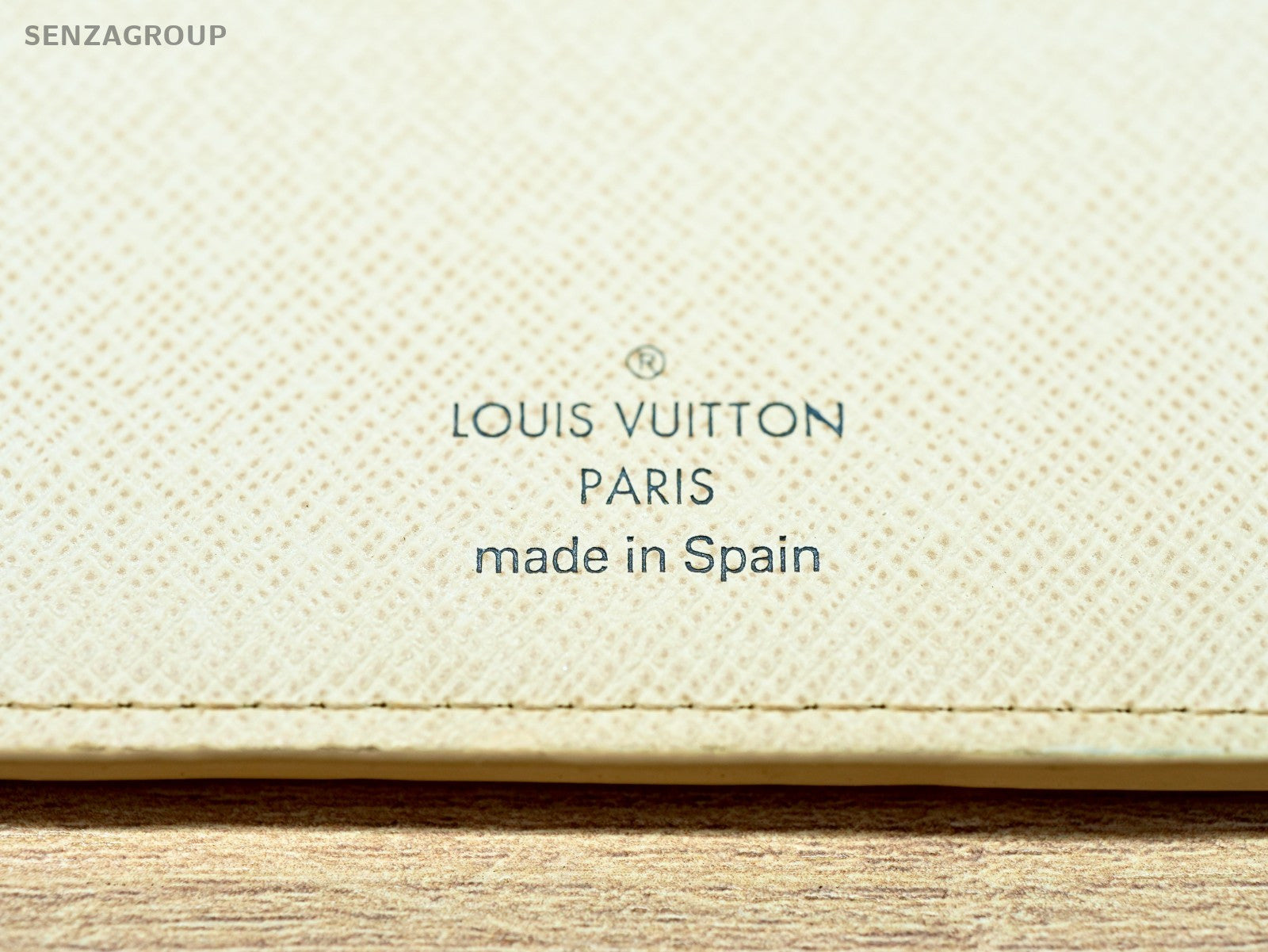 Louis Vuitton White Damier  All round zip Wallet