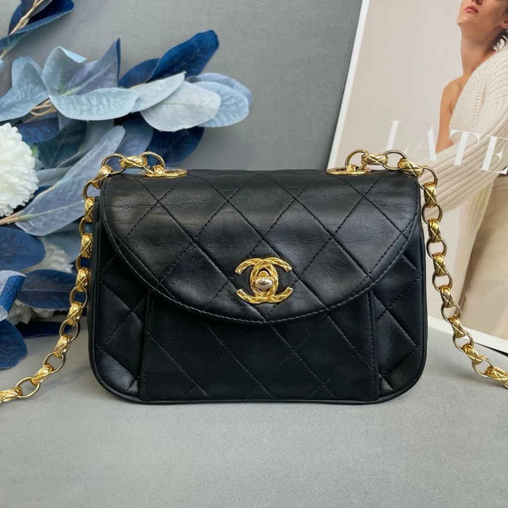 CHANEL Carved CC Flap Postman Shoulder Bag For Women