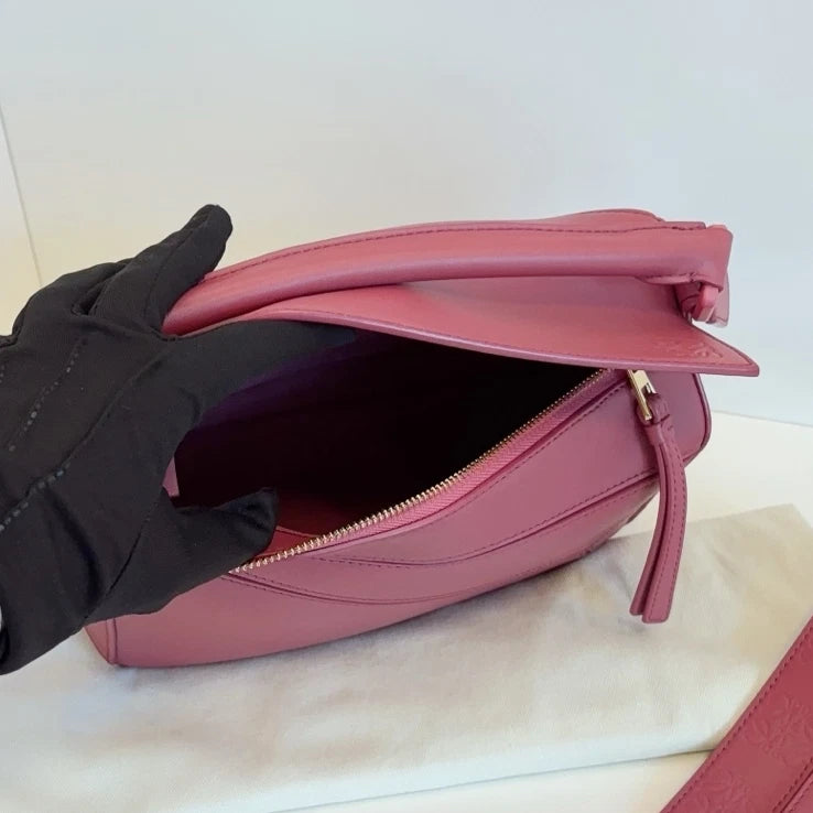 Excellent Loewe Puzzle PM Pink Handbag Crossbody with Detachable Strap
