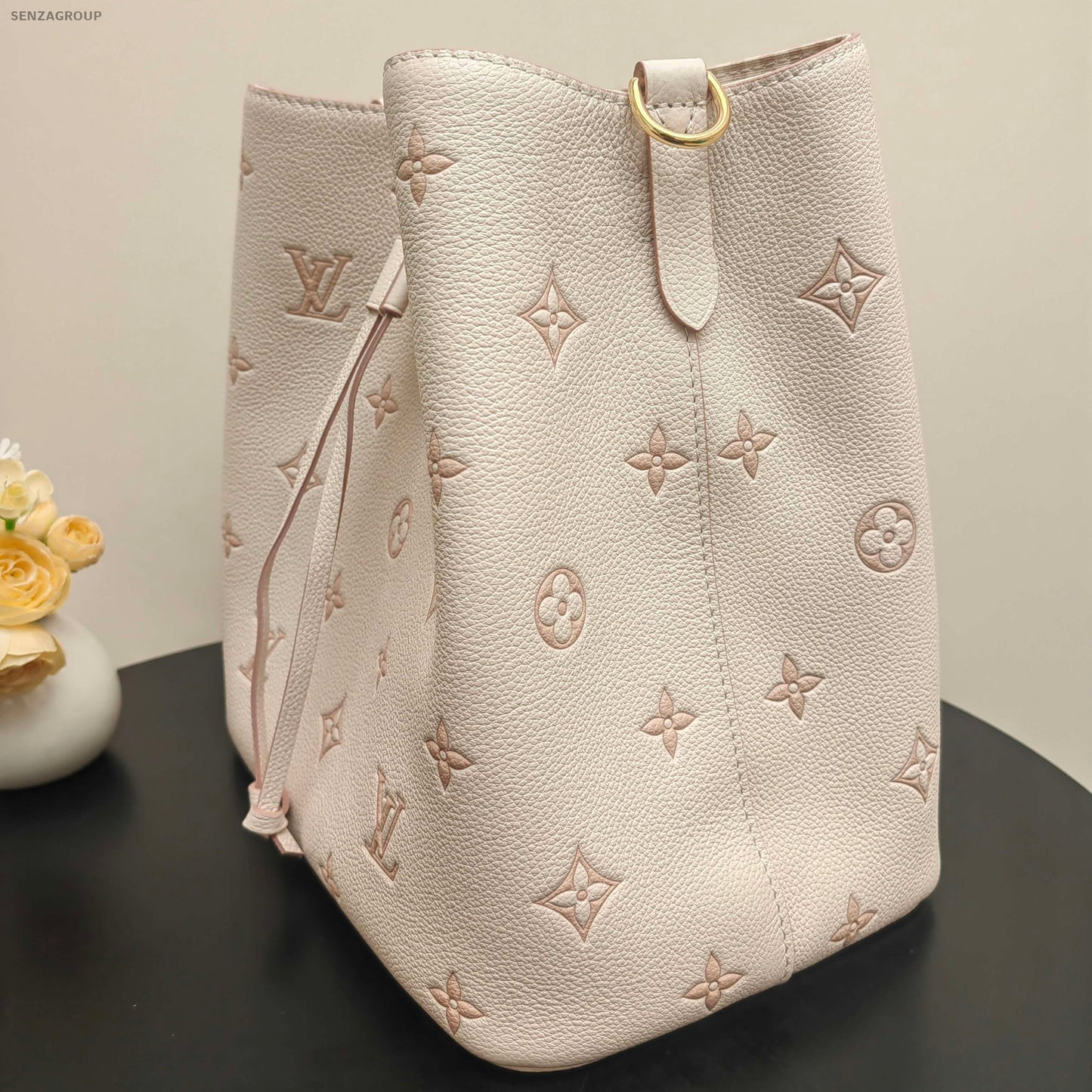 Louis Vuitton NeoNoe Bucket Bag Monogram White - Classic Women's Handbag
