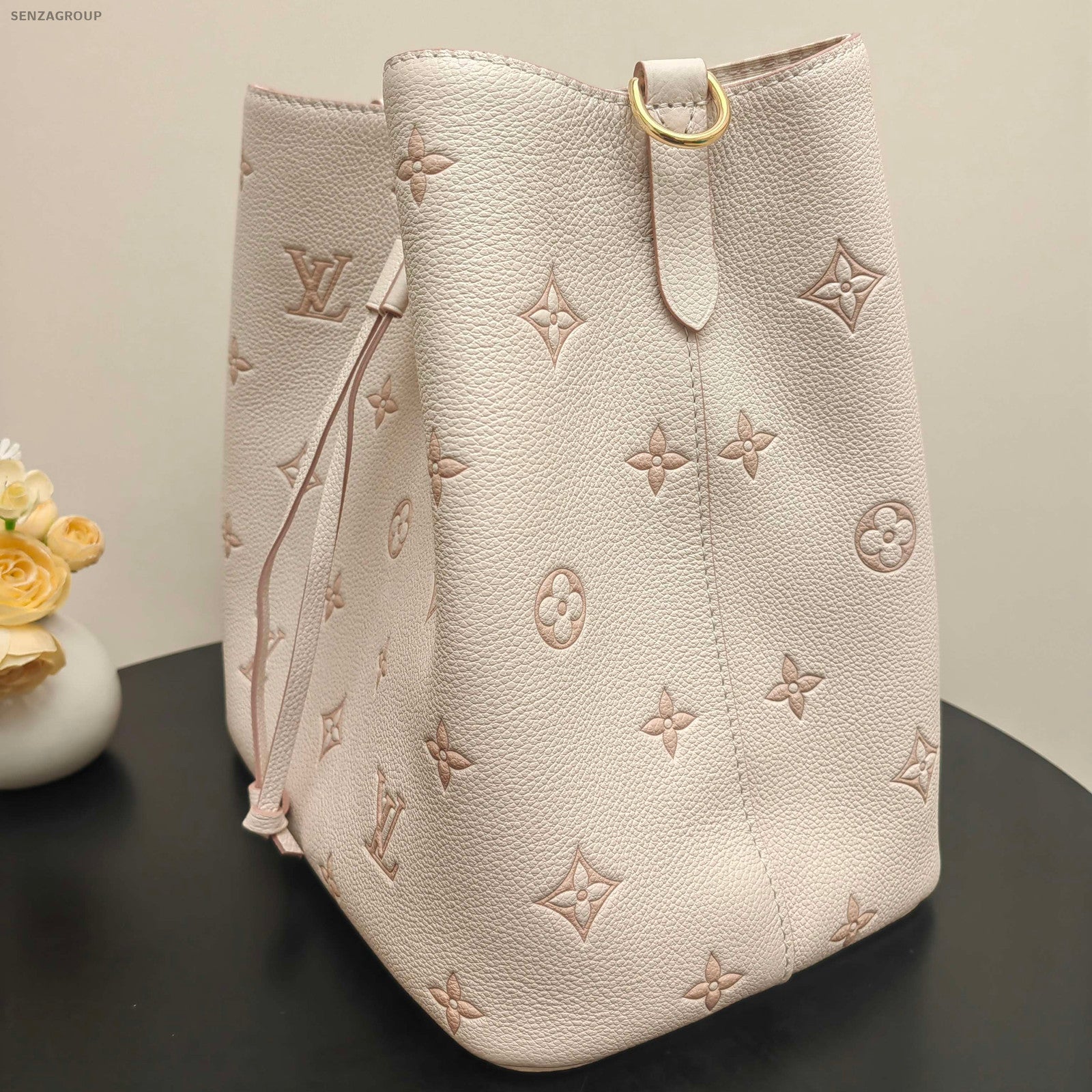 Louis Vuitton NeoNoe Bucket Bag Monogram White - Classic Women's Handbag