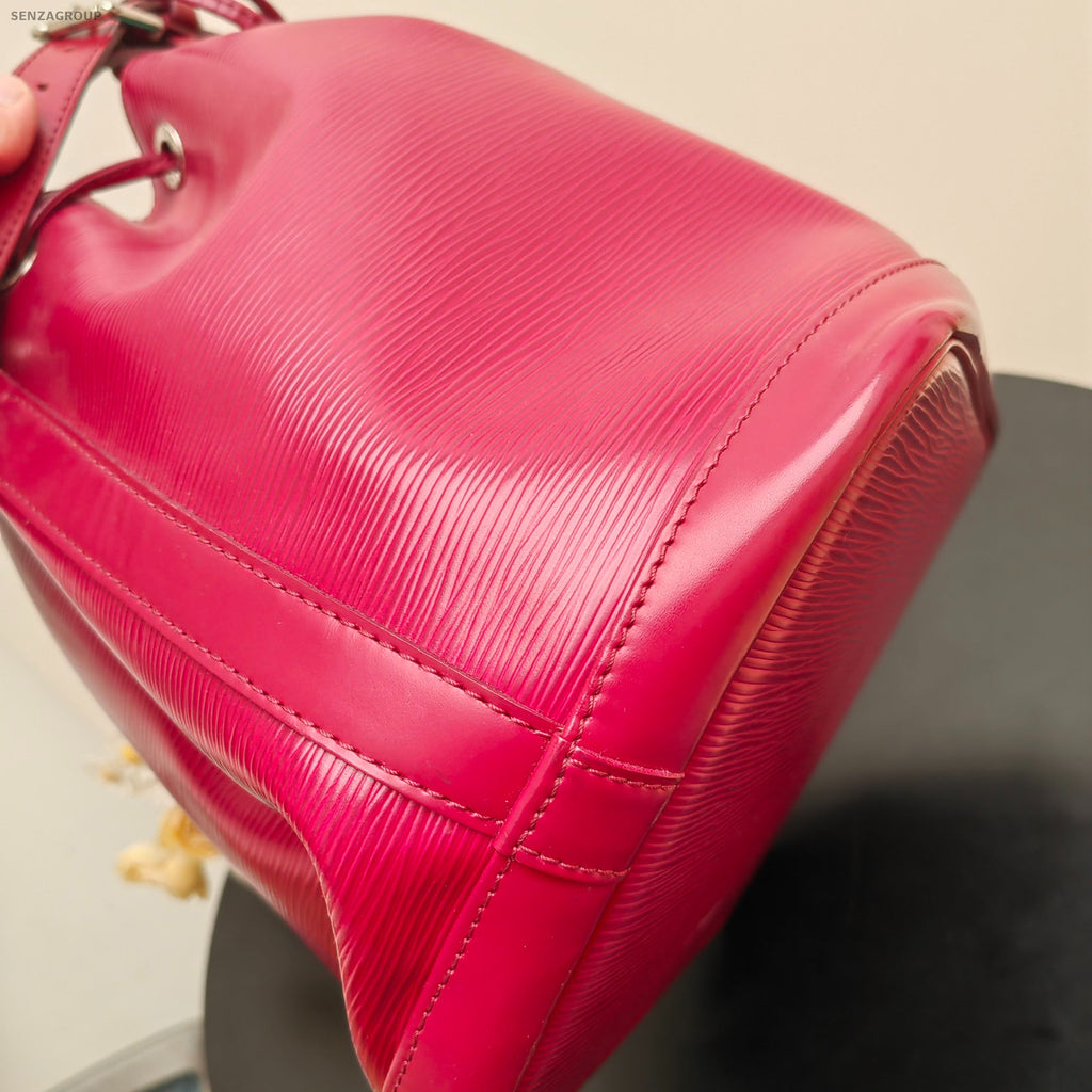 Louis Vuitton Monogram Bucket Bag Red Silver Drawstring Vintage Shoulder Bag
