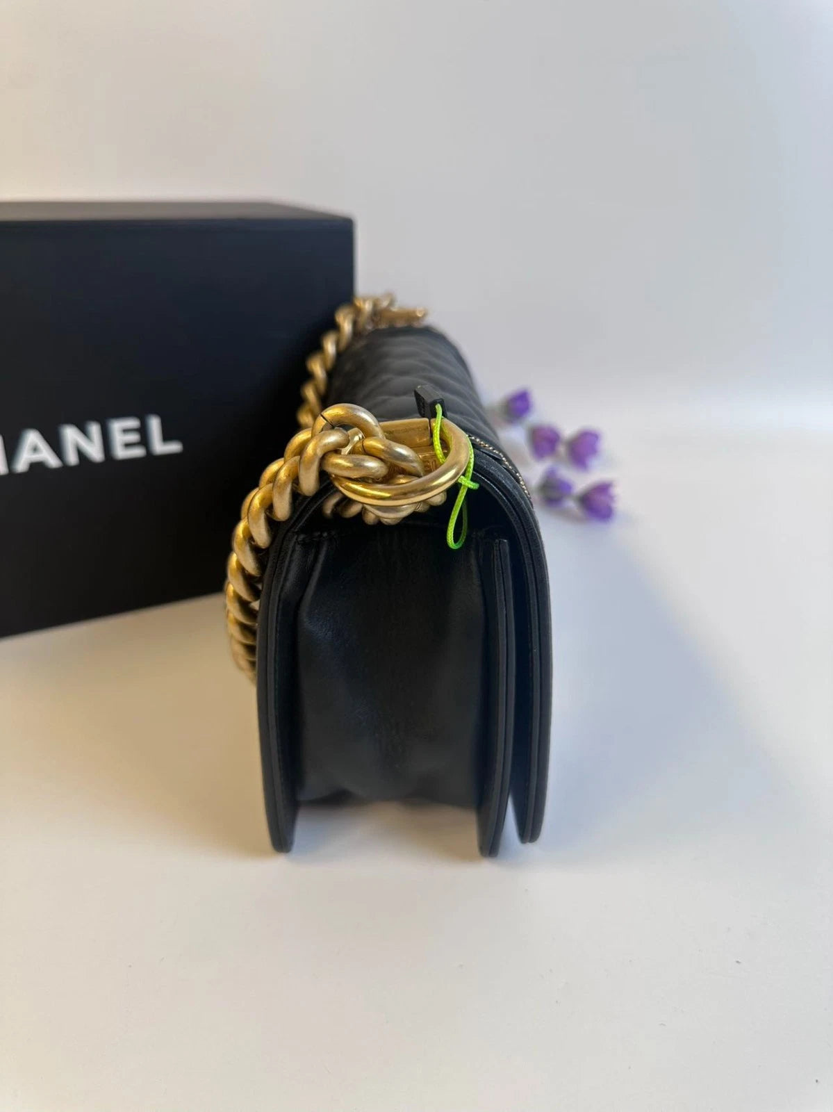SJ0001 Chanel Boy Chanel Handbag (Le Boy) in Black Lambskin