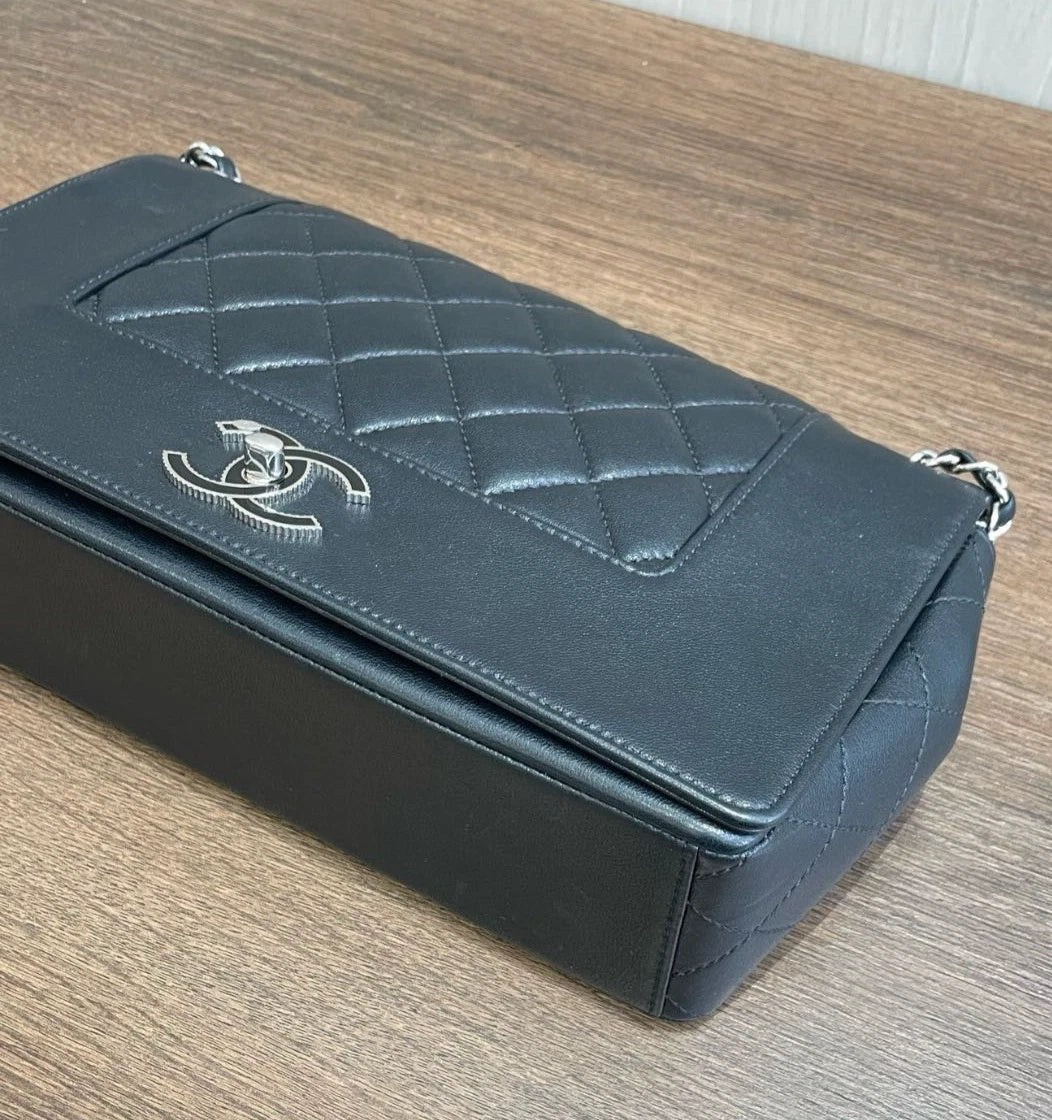 Chanel Diamond Chain Shoulder Bag Crossbody Black Silver Used Women Classic