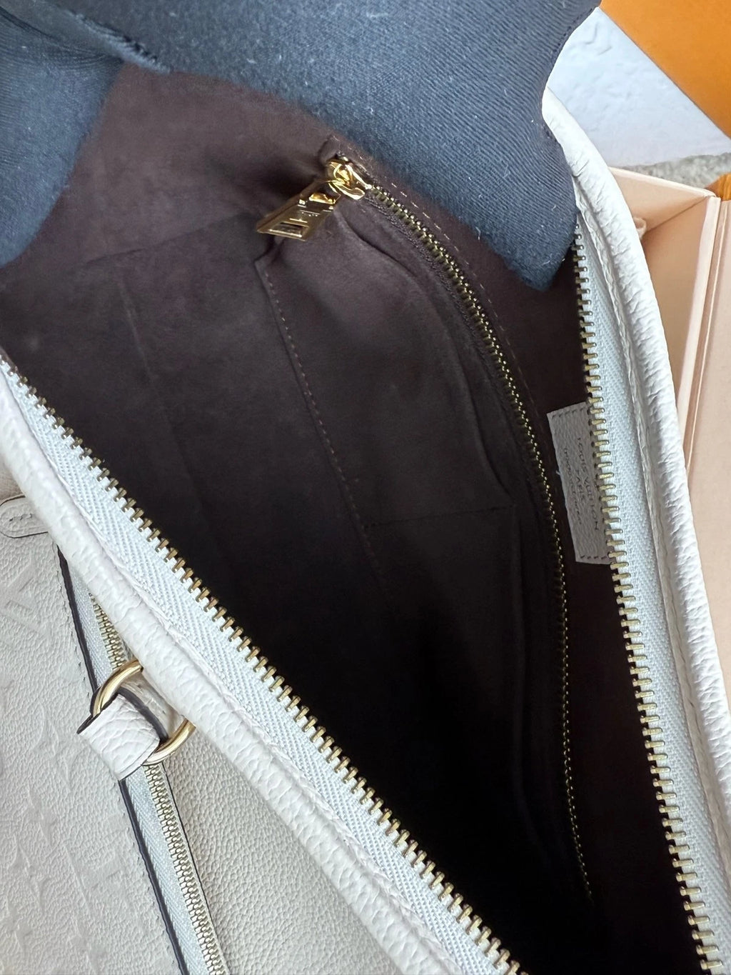 Louis Vuitton Carryall Leather White Tote Bag Excellent