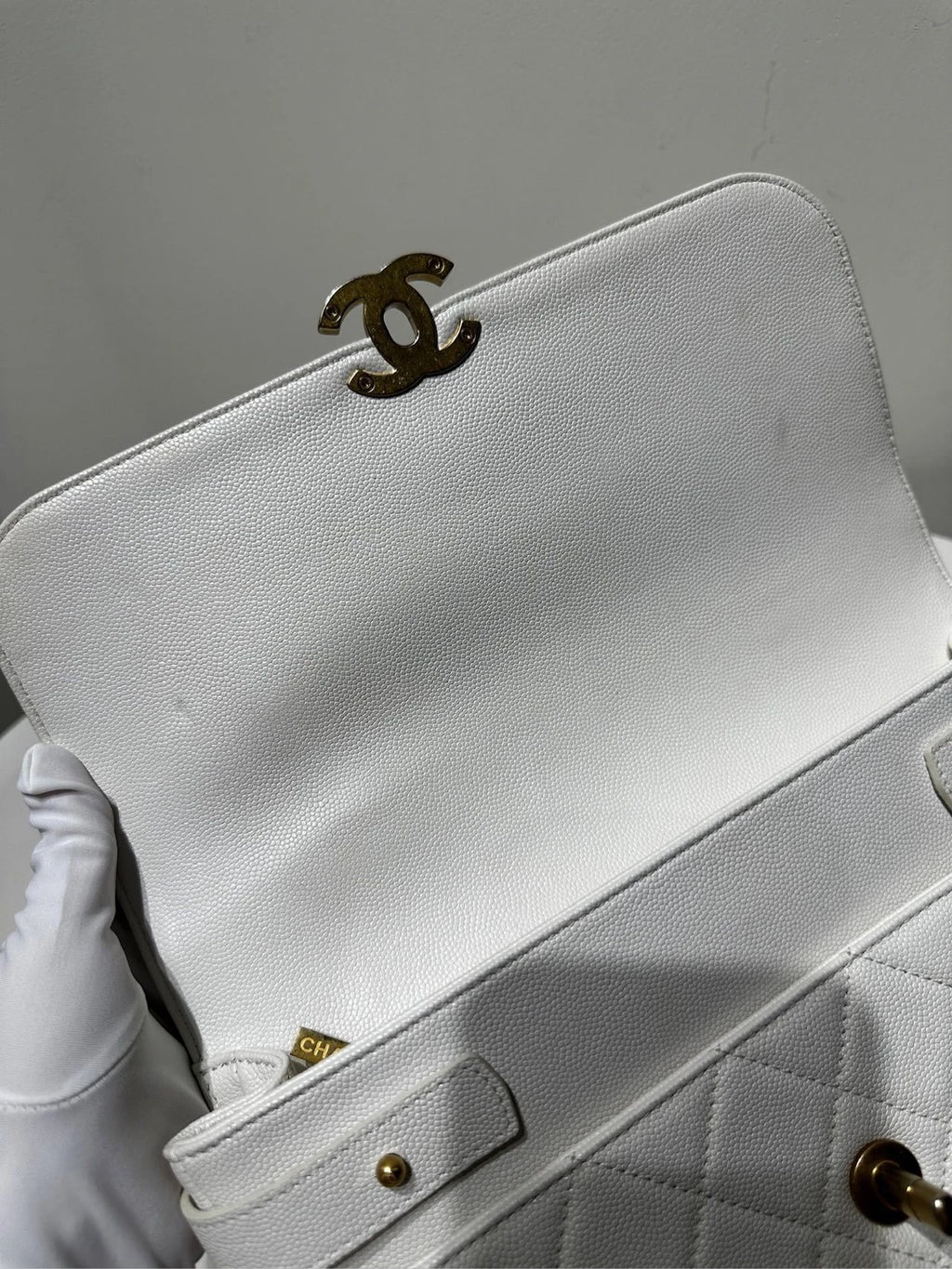 CHANEL Women White Leather Gold Hardware Messenger Bag