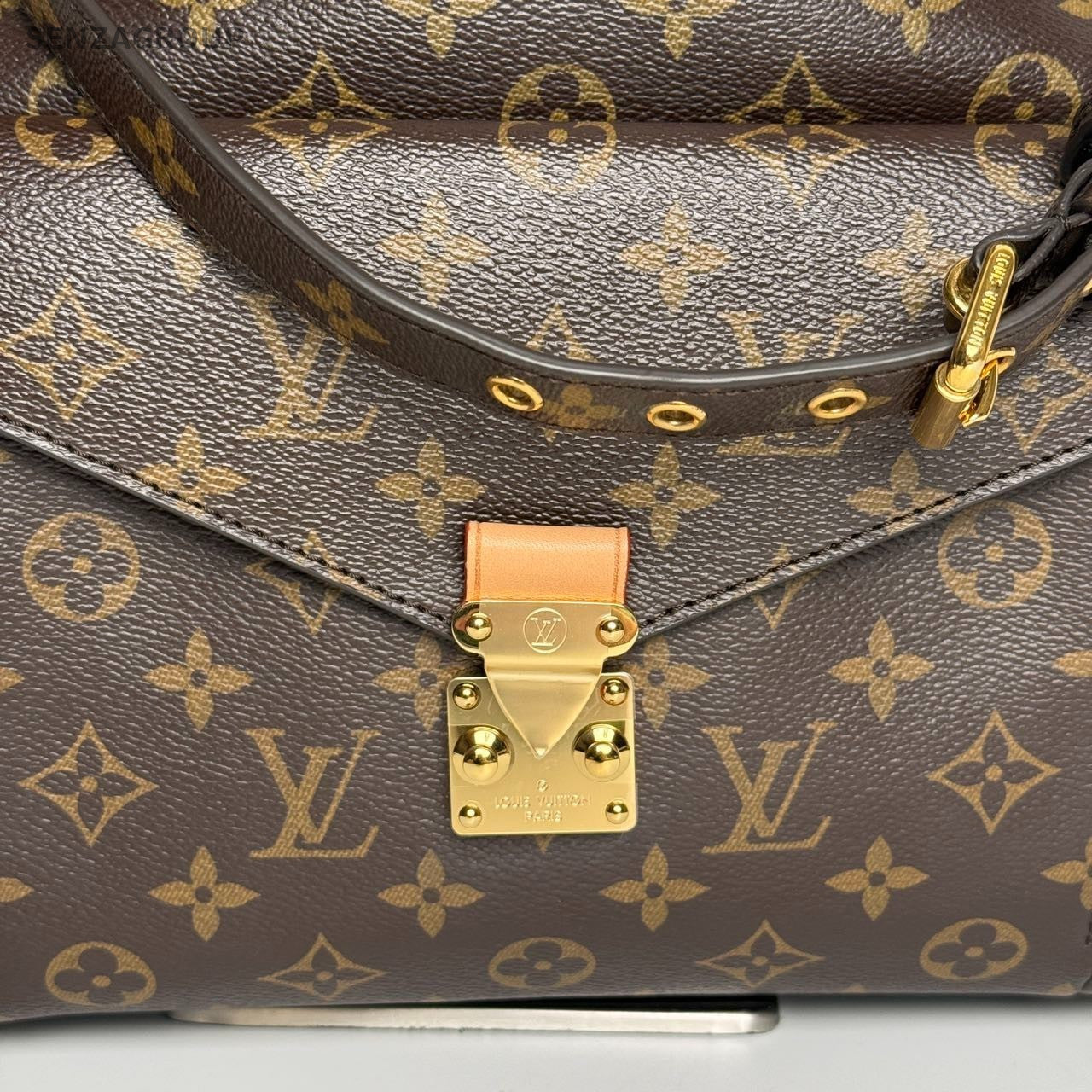 SJ0001 Louis Vuitton Hobo bag
