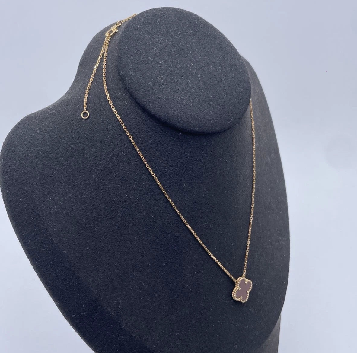 Van Cleef &amp; Arpels Vintage Alhambra Pendant Necklace 18k Gold Red Carnelian