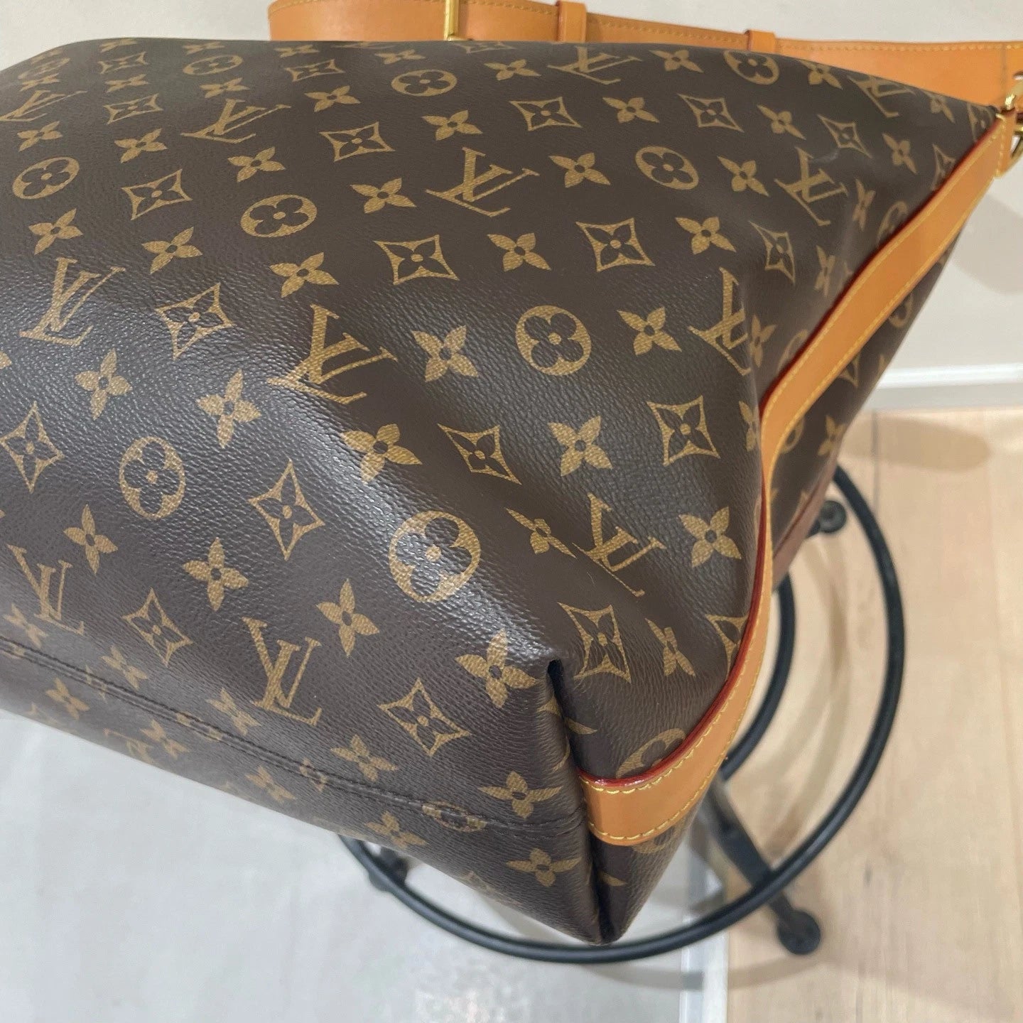 Chip Version Louis Vuitton Vagabond Hobo Monogram Canvas Handbag Shoulder Bag