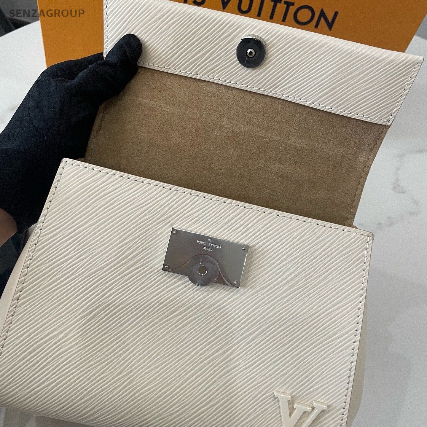 Louis Vuitton Cluny bb Top Handle Epi Leather 2WAY Shoulder Handbag White Women