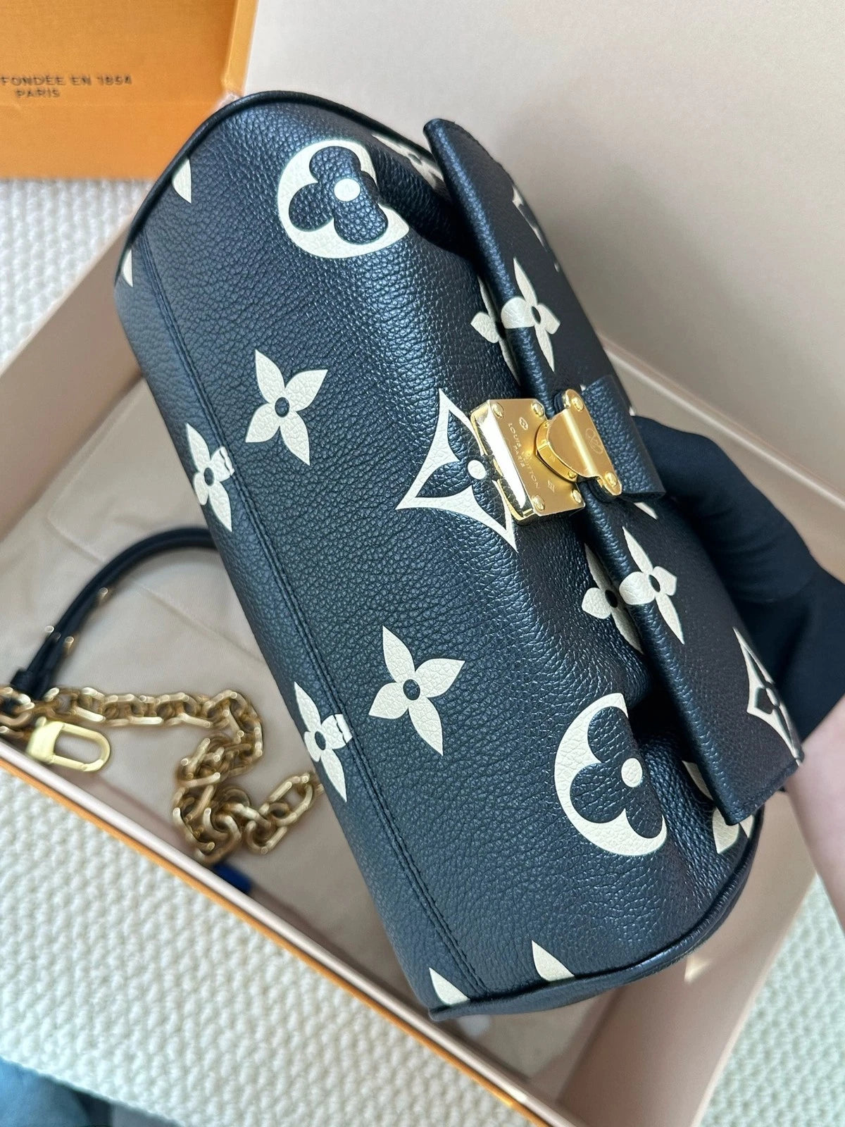 Louis Vuitton Black White Leather Cloud Shoulder Bag For Women