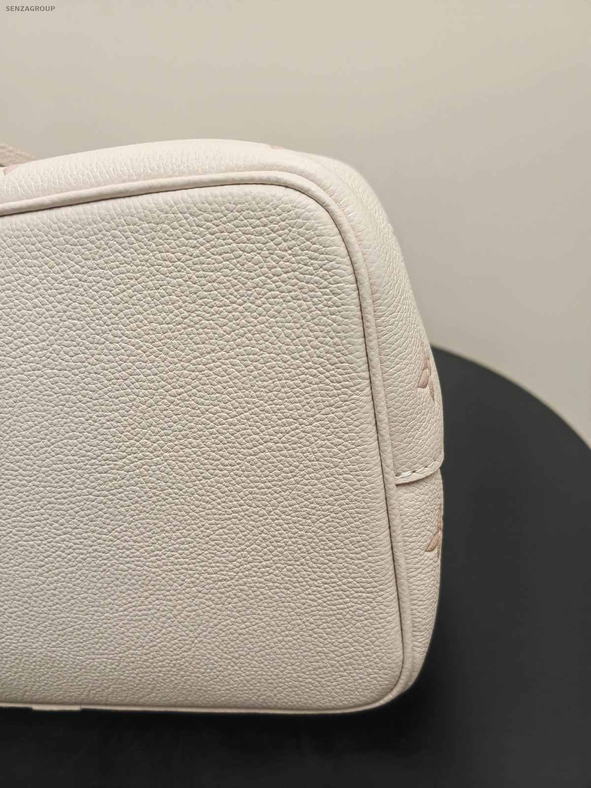 Louis Vuitton NeoNoe Bucket Bag Monogram White - Classic Women's Handbag