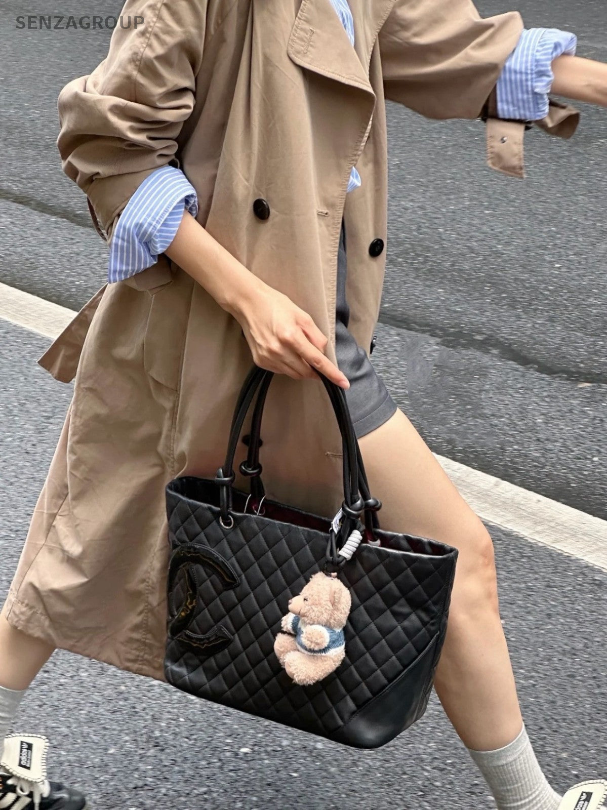 CHANEL Combom Tote so black CC Logo Shoulder bag Black Women