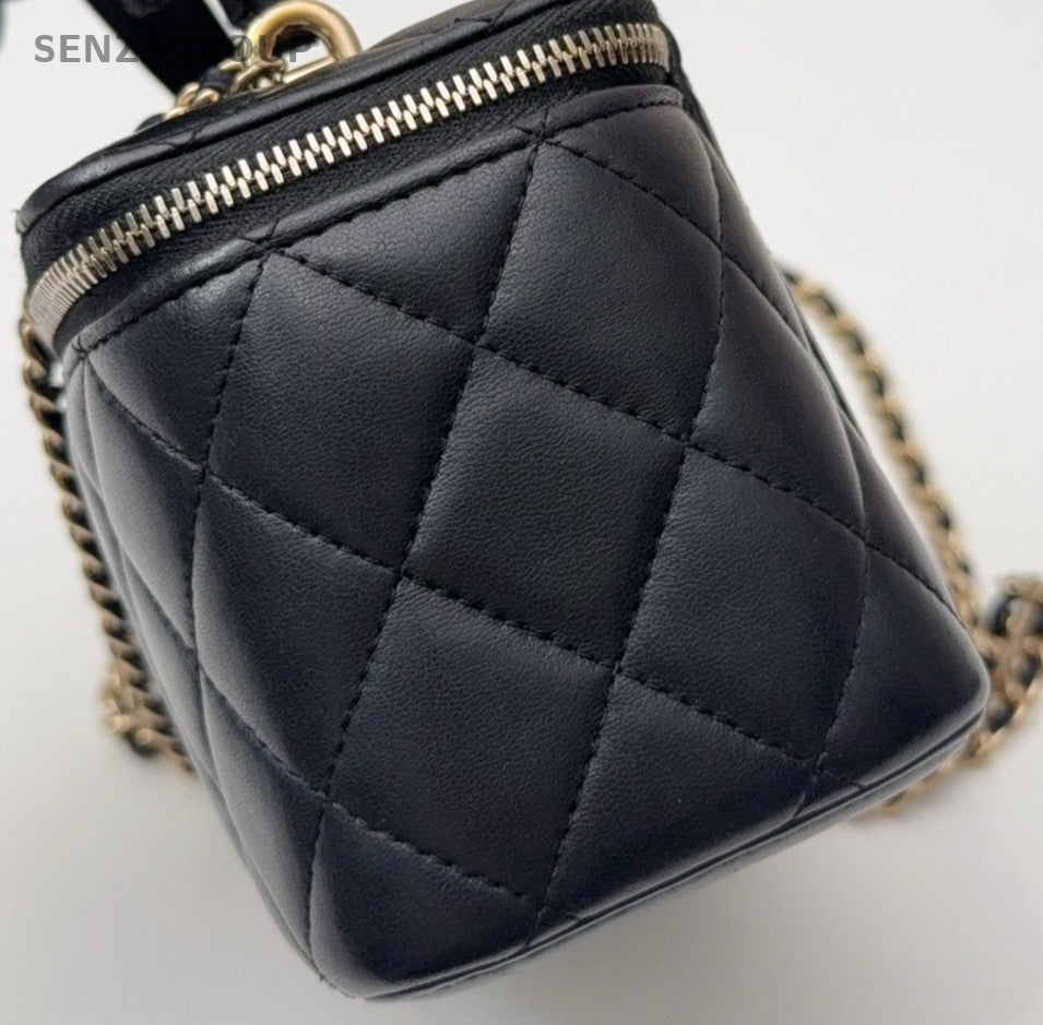 Chanel Lambskin Diamond Pattern Handbag Chain Shoulder Bag Black Gold Women