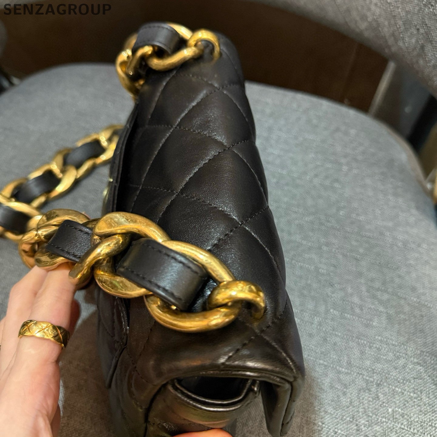 Chanel Quilted Chain Shoulder Bag Black Gold Hardware Classic Women's Fashion