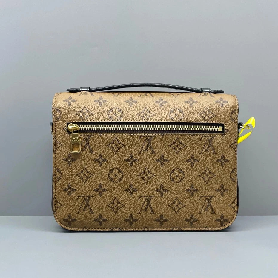 Louis Vuitton Pochette Metis Monogram Shoulder Bag Crossbody Excellent