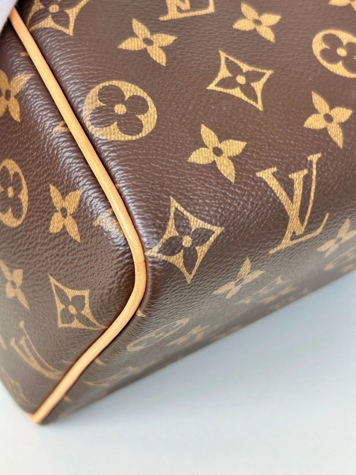 Louis Vuitton Dopp Kit Monogram Clutch Brown Gold Women Classic