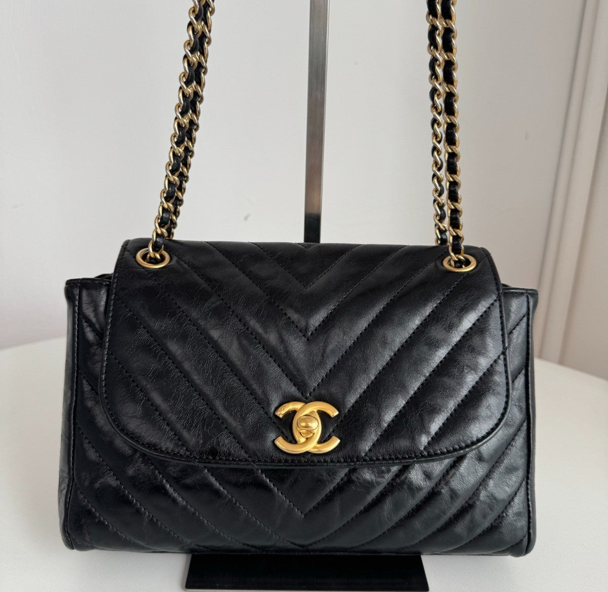 Chanel Chevron PM Chain Shoulder Bag Crossbody Black Gold Women Classic Fashion