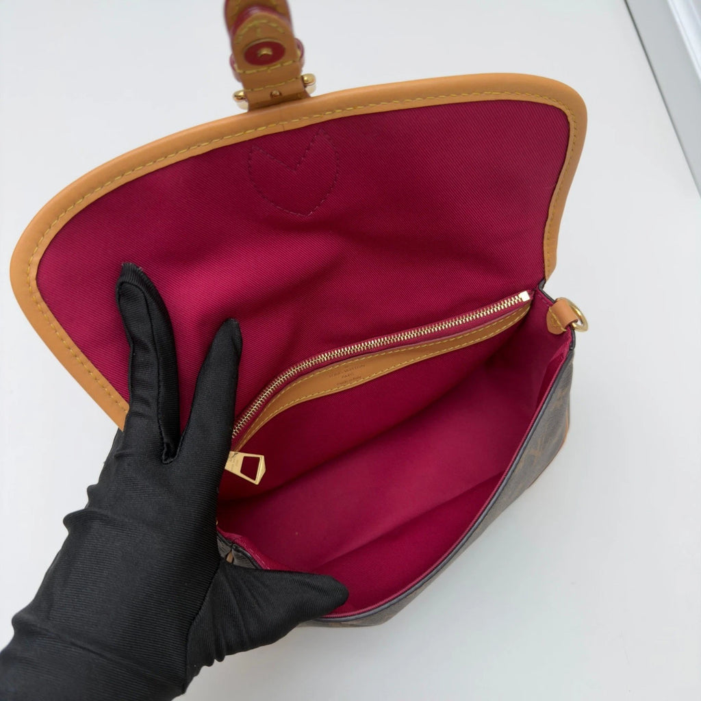 Louis Vuitton Diane Monogram Canvas Red Shoulder Bag Crossbody Excellent