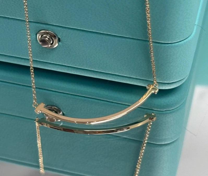 Tiffany &amp; Co. Tiffany T Small Smile Necklace 18k Rose Gold Excellent