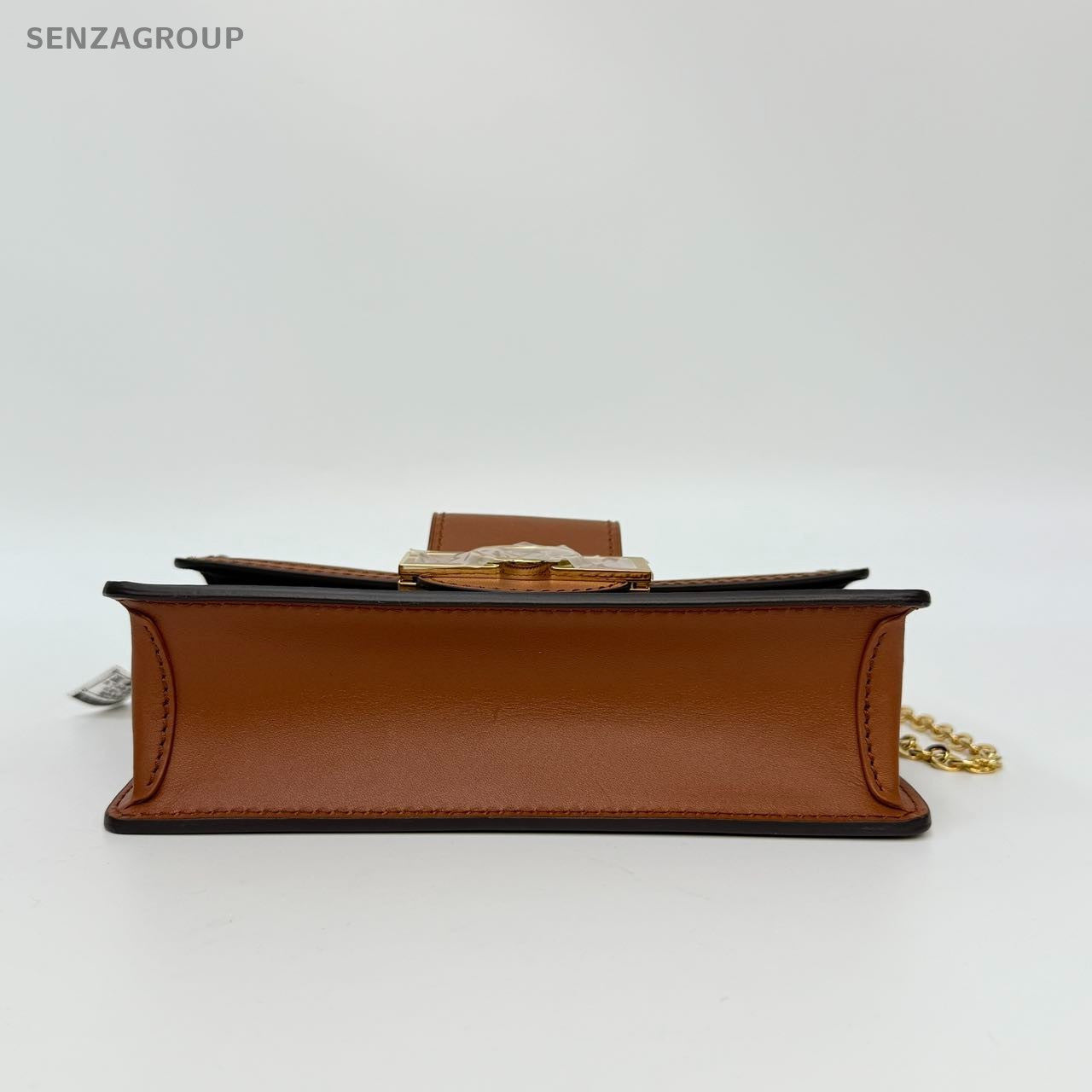 SJ0001 LOUIS VUITTON Dauphine woc crossbody bag (U)