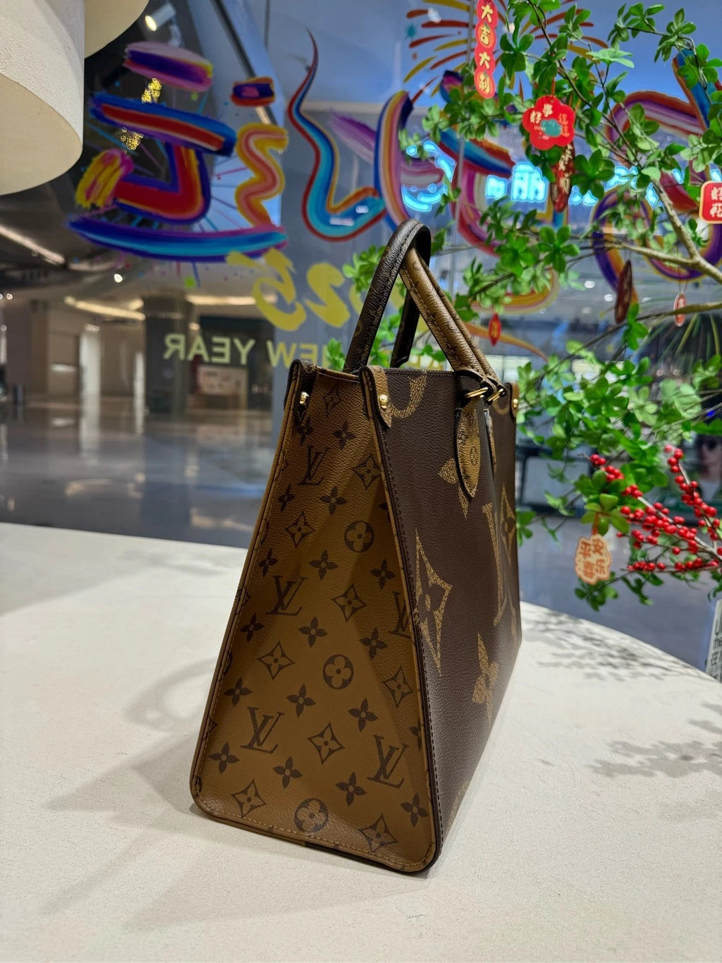 Louis Vuitton OnTheGo Monogram Canvas Handbag Tote Bag Excellent