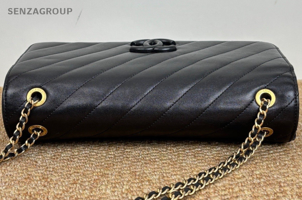 Chanel CC Logo Chain Shoulder Bag Black Gold Women Classic Fashion