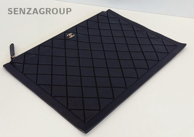 CHANEL Diamond pattern Black Clutch