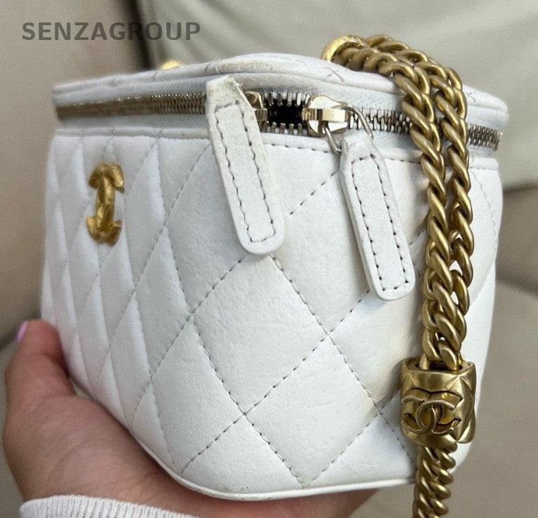 Chanel 23B Chain Lambskin Crossbody Shoulder Bag Diamond White Women Classic