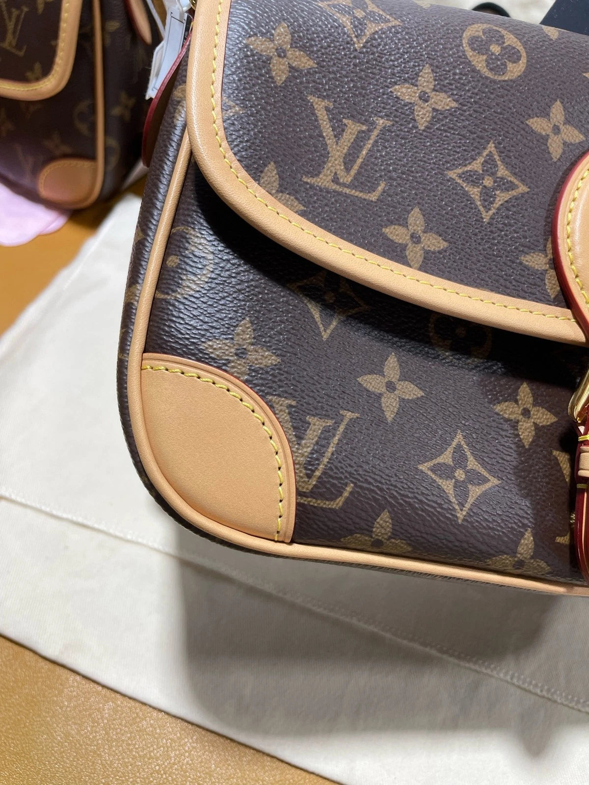 New Original Louis Vuitton Black Baguette Shoulder Bag For Women