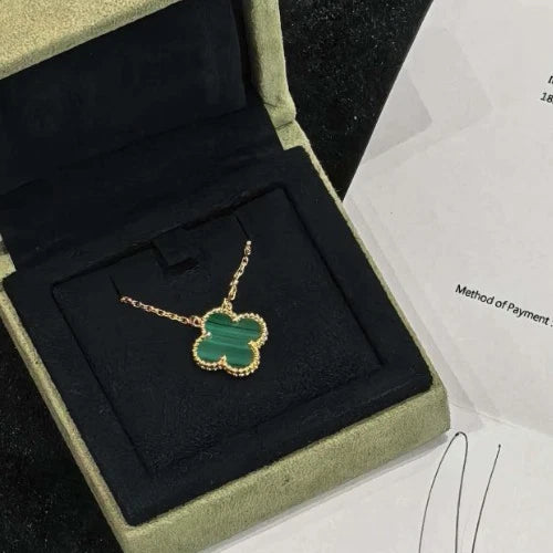 Van Cleef &amp; Arpels Vintage Alhambra Necklace Pendant 18K Yellow Gold Malachite
