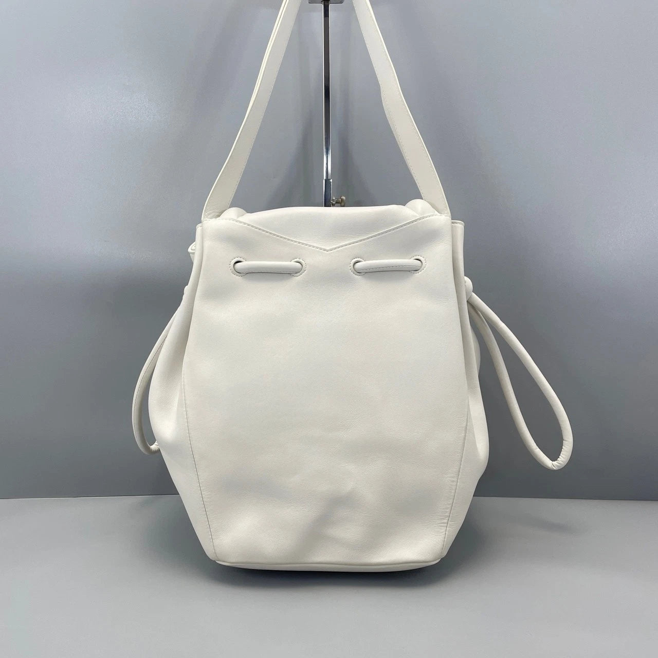 Bottega Veneta Beak Flap White Bucket Bag For Women