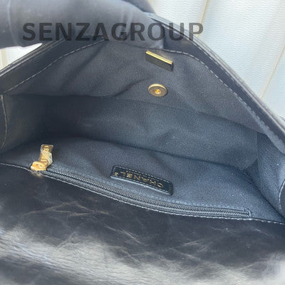 Chanel Black Gold Quilted Messenger Chain Shoulder Crossbody Bag Classic