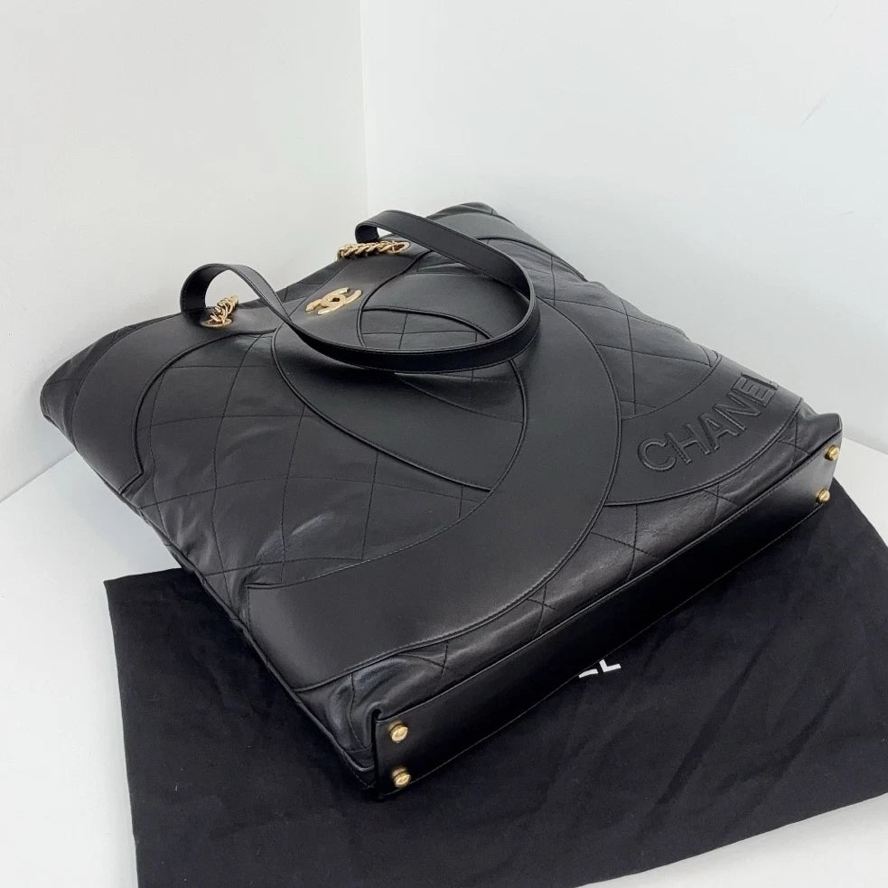 Vintage Chanel CC Logo Tote Black Handbag Shoulder Bag Chip Version GHW