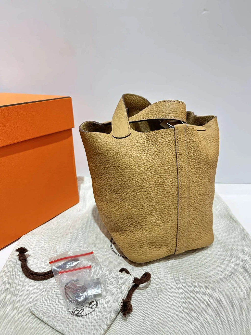 Hermes Epsom Picotin18 Bucket Bag for Women Beige Silver Hardware