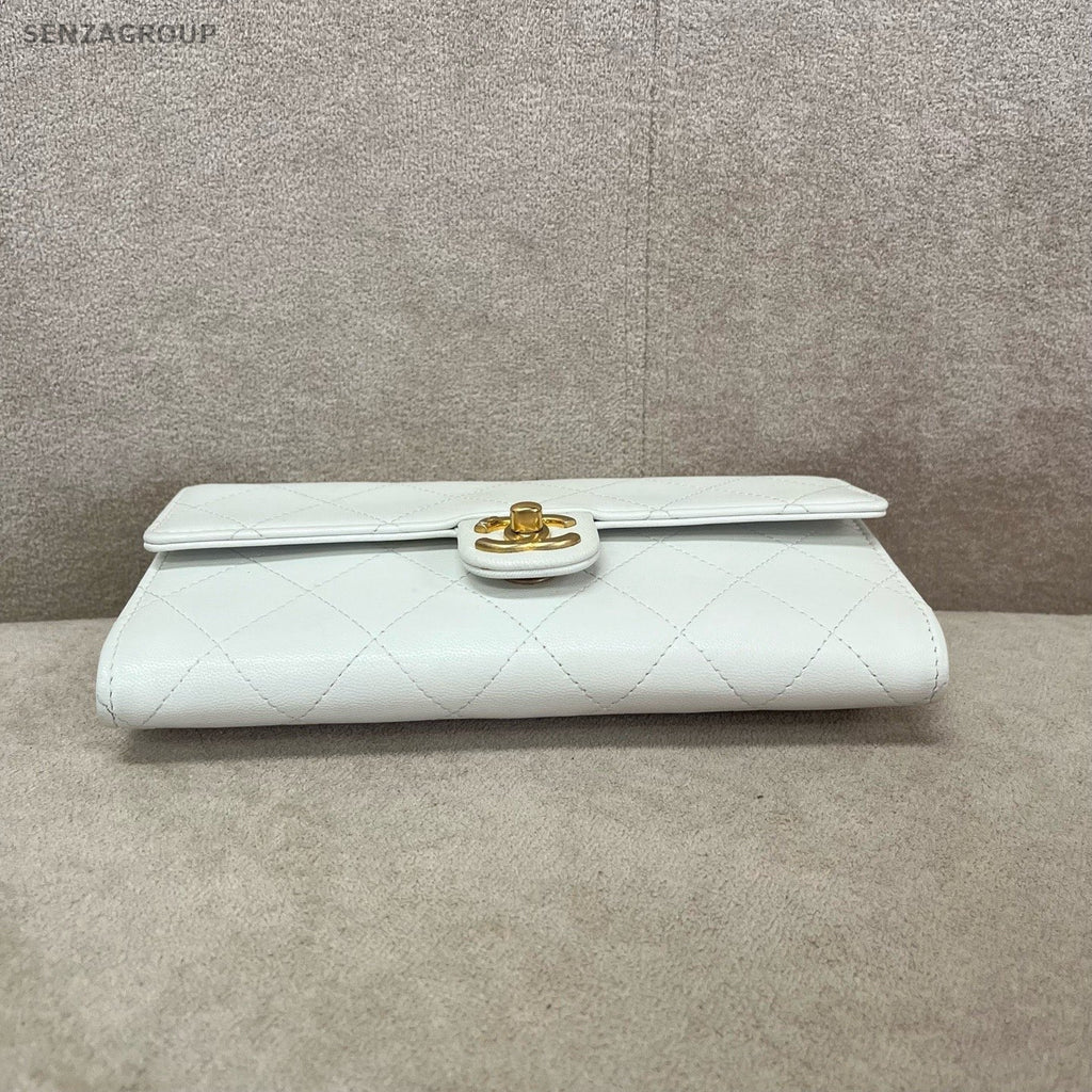 CHANEL Woc Pearl Limited Edition Chain Shoulder bag Crossbody White Gold Women