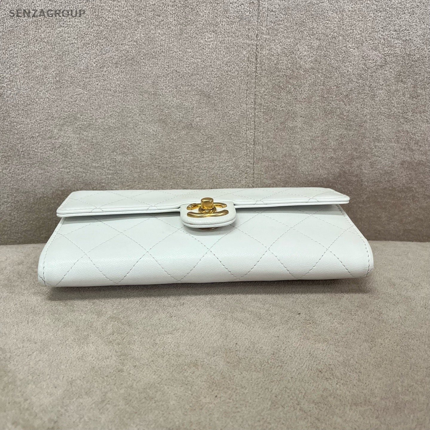 CHANEL Woc Pearl Limited Edition Chain Shoulder bag Crossbody White Gold Women