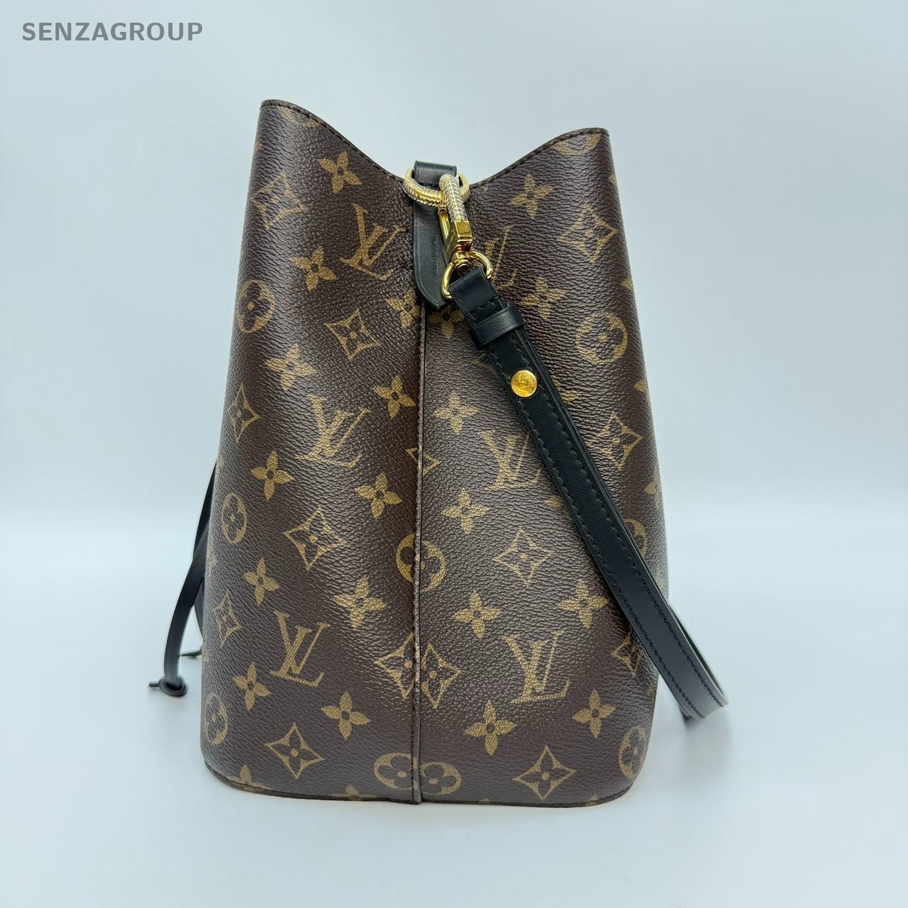 SJ0001 LV noe bucket black strap and interior