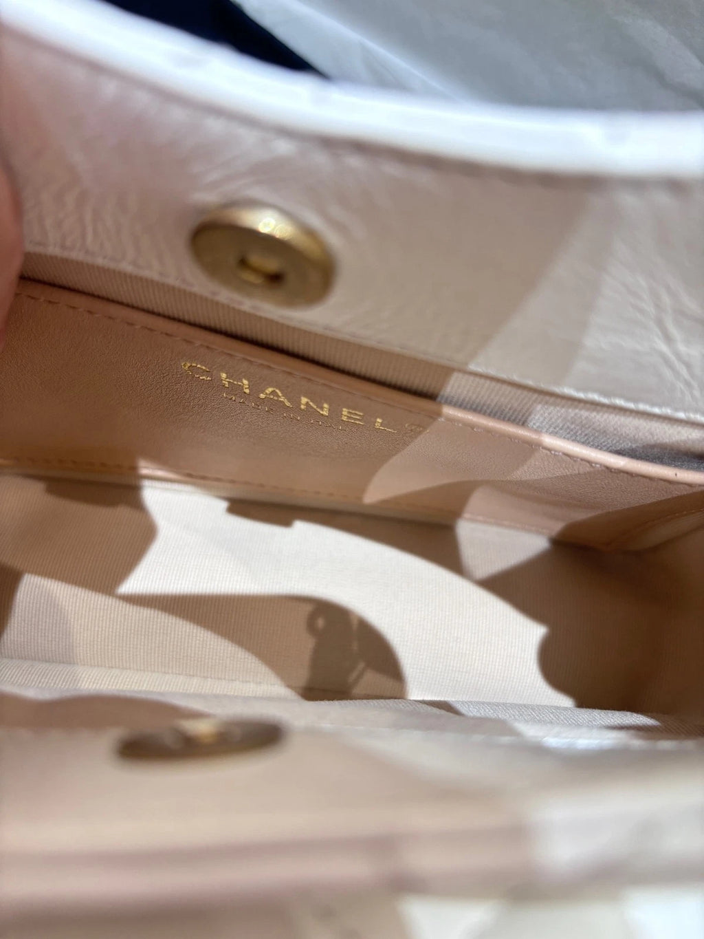 CHANEL White Oil Wax Leather Small Handbag For Women
