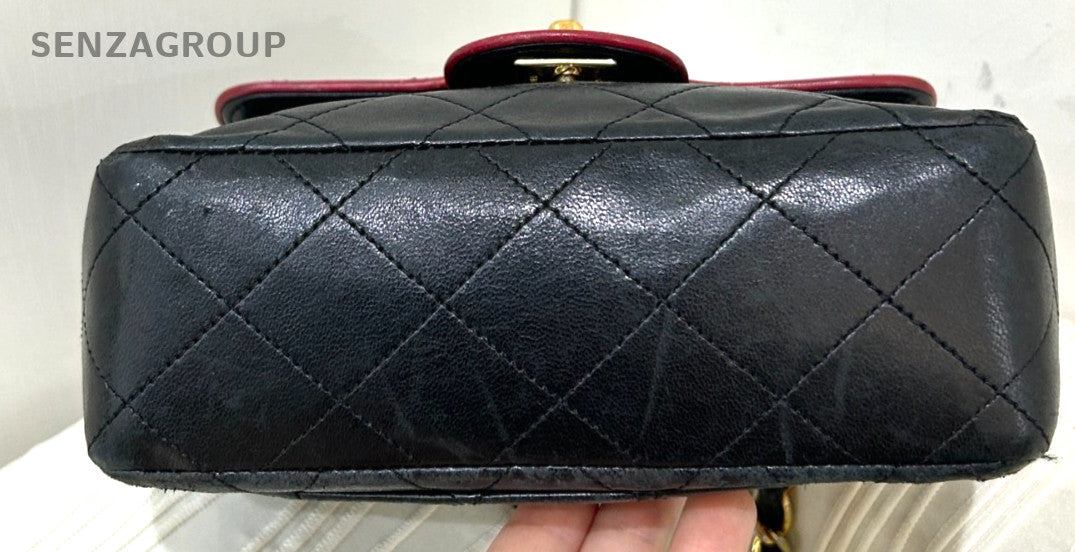 CHANEL Vintage Chain Crossbody bag Black gold