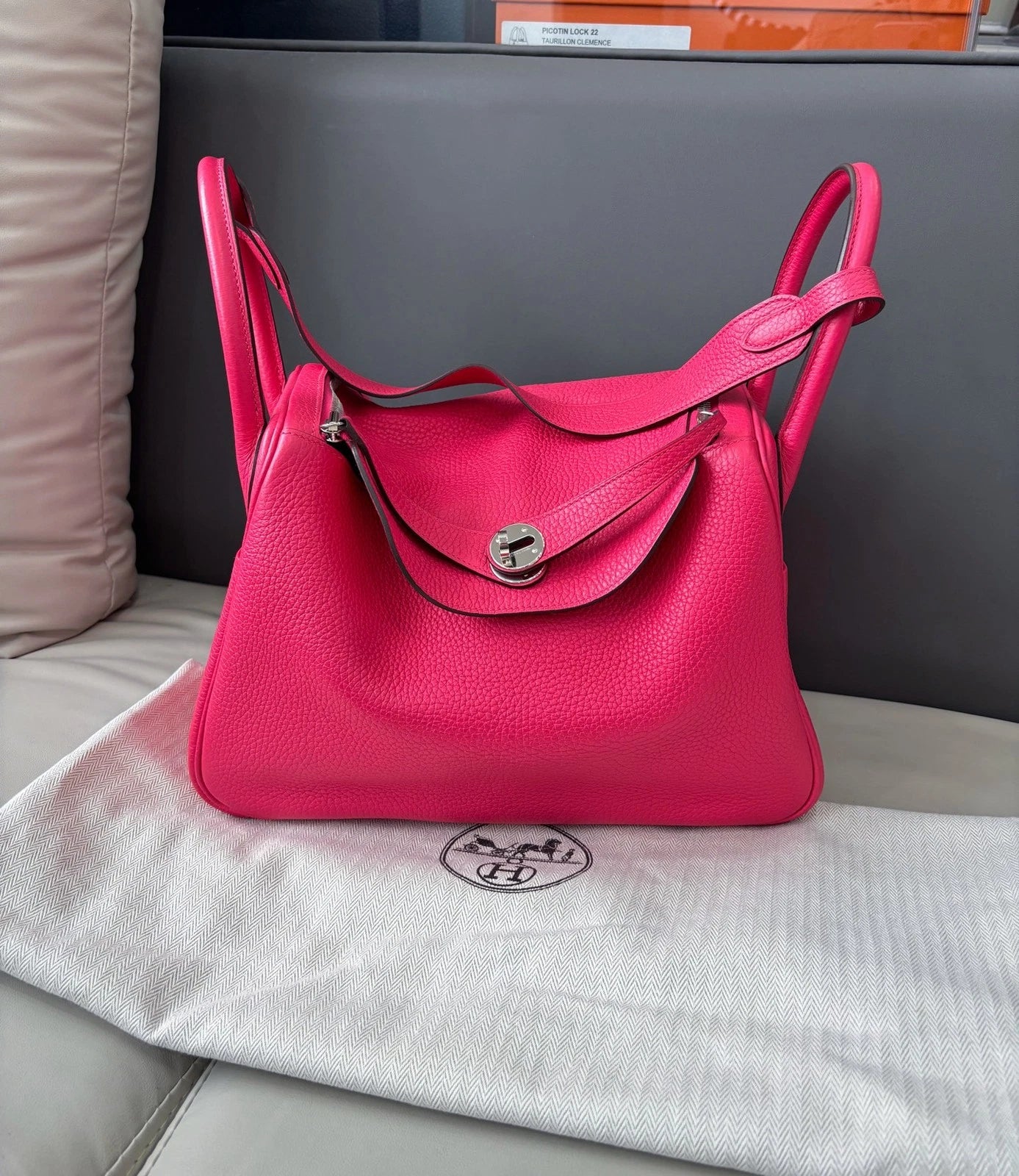 Hermès Lindy 30 TC Leather Top Handle Crossbody Bag Carry Rose Extreme Pink