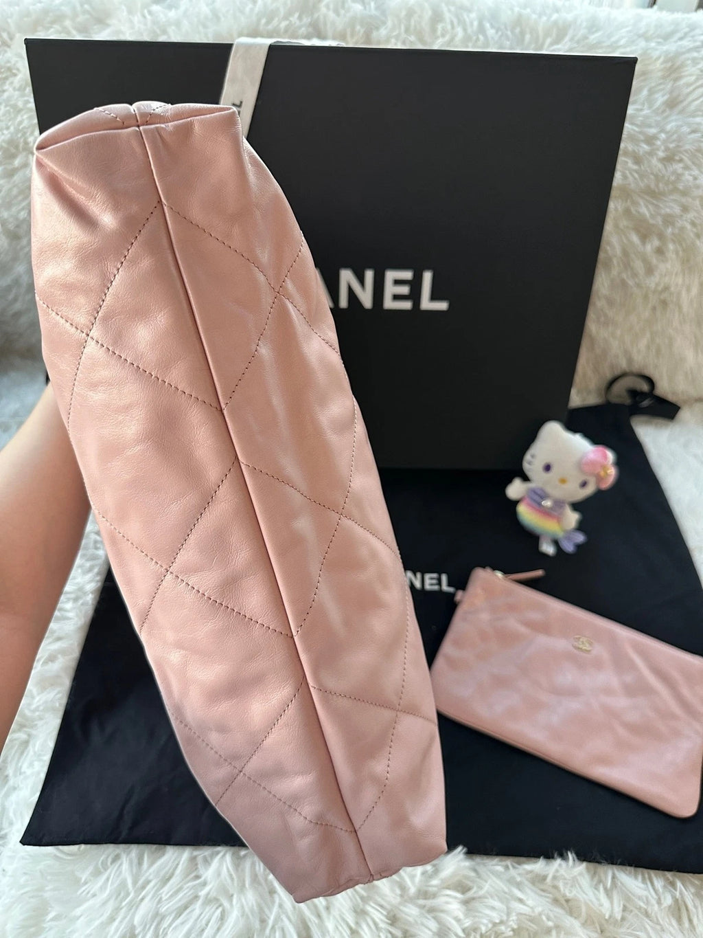 CHANEL 22Bag Medium Sakura Pink Shoulder Handbag For Women