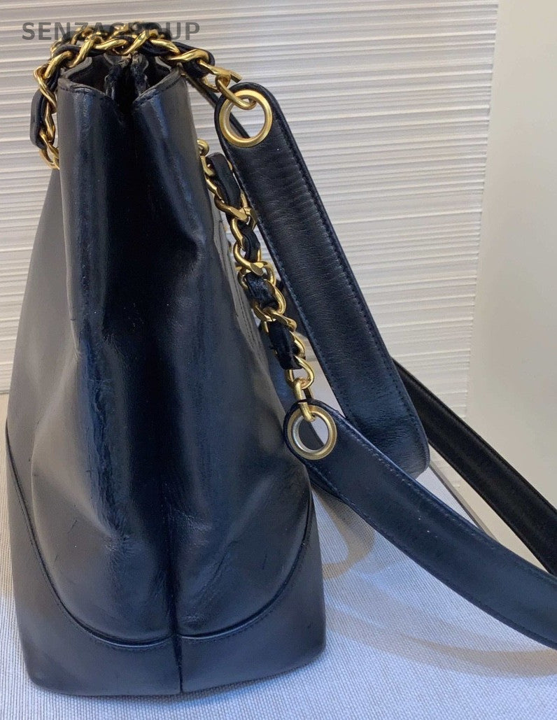 CHANEL CC logo Black gold Shoulder Handbag