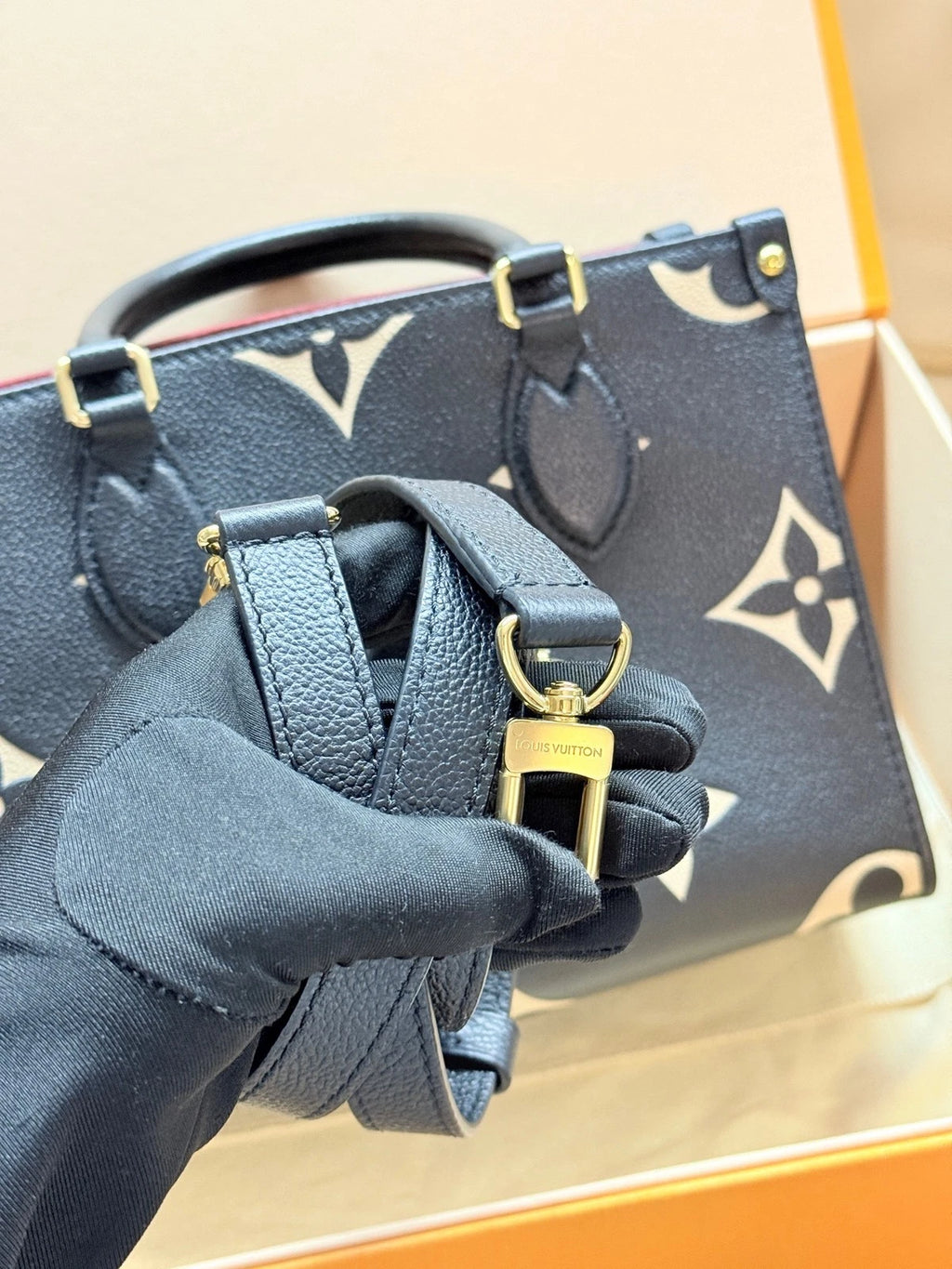 Louis Vuitton OnTheGo Leather Black White Tote Bag Excellent