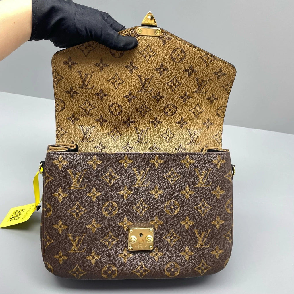 Louis Vuitton Pochette Metis Monogram Shoulder Bag Crossbody Excellent